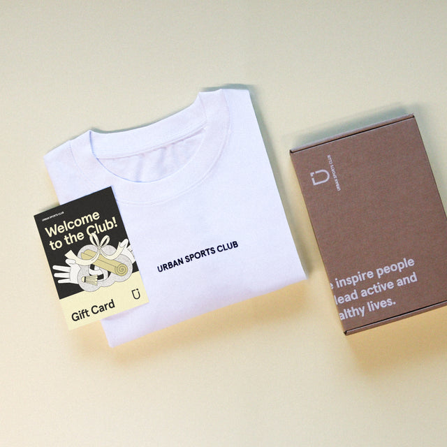 Gift Bundle "Urban Sports Club Membership and Men's Club T-Shirt (White)"